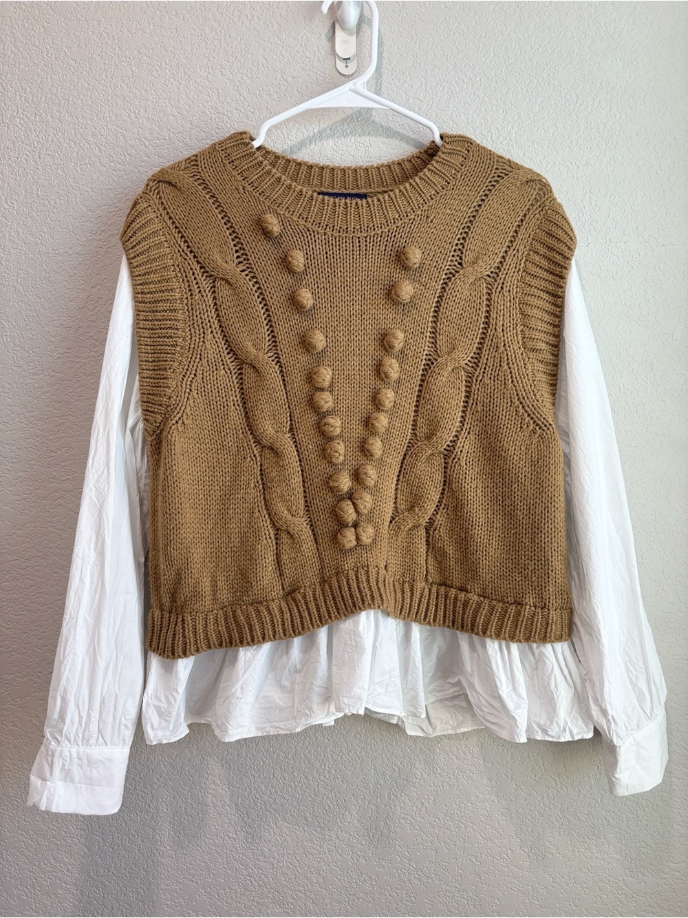 Skies are Blue Mixed Media Woven Blouse
Cable Knit Crew Neck Top Sweater Medium